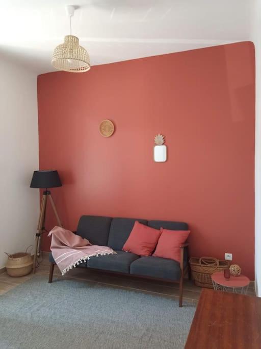 Jolie Maison De Avec Jardin Arbore